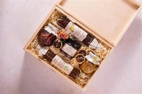 Zestaw prezentowy Drewienkowa Skrzyneczka Smaku — oferta Ogródka Dziadunia